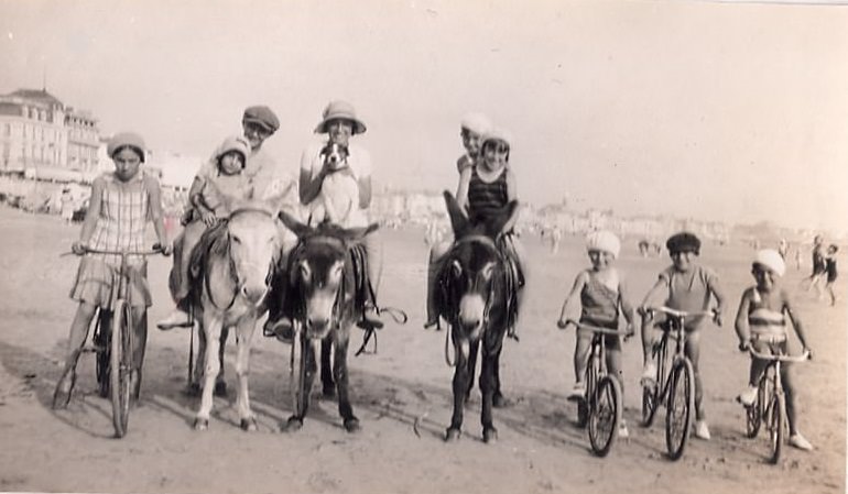 Historical Photos of People Enjoying Donkey Rides on the Beach from the Early 20th Century