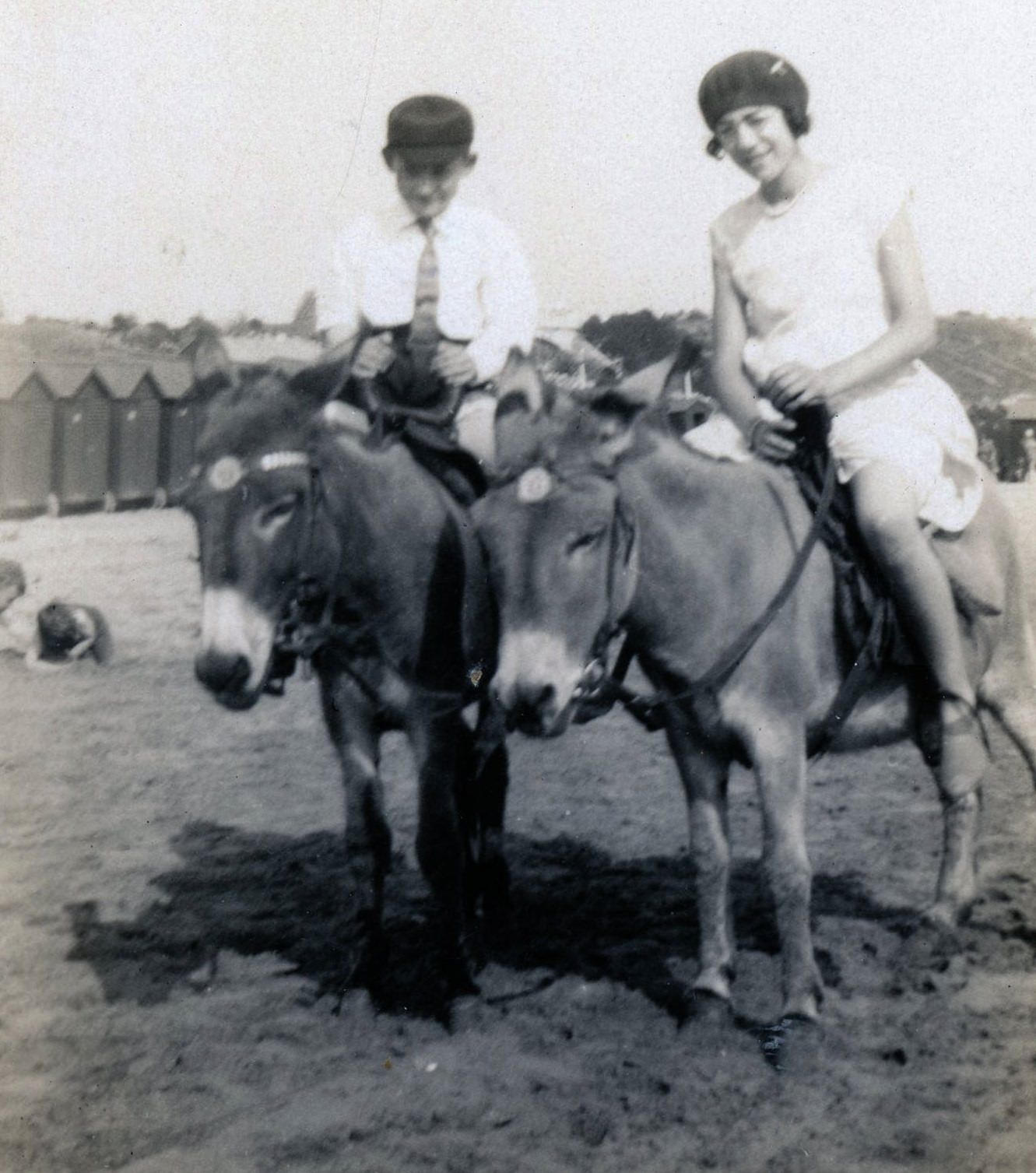 Historical Photos of People Enjoying Donkey Rides on the Beach from the Early 20th Century