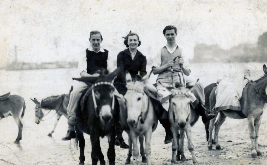 Historical Photos of People Enjoying Donkey Rides on the Beach from the Early 20th Century