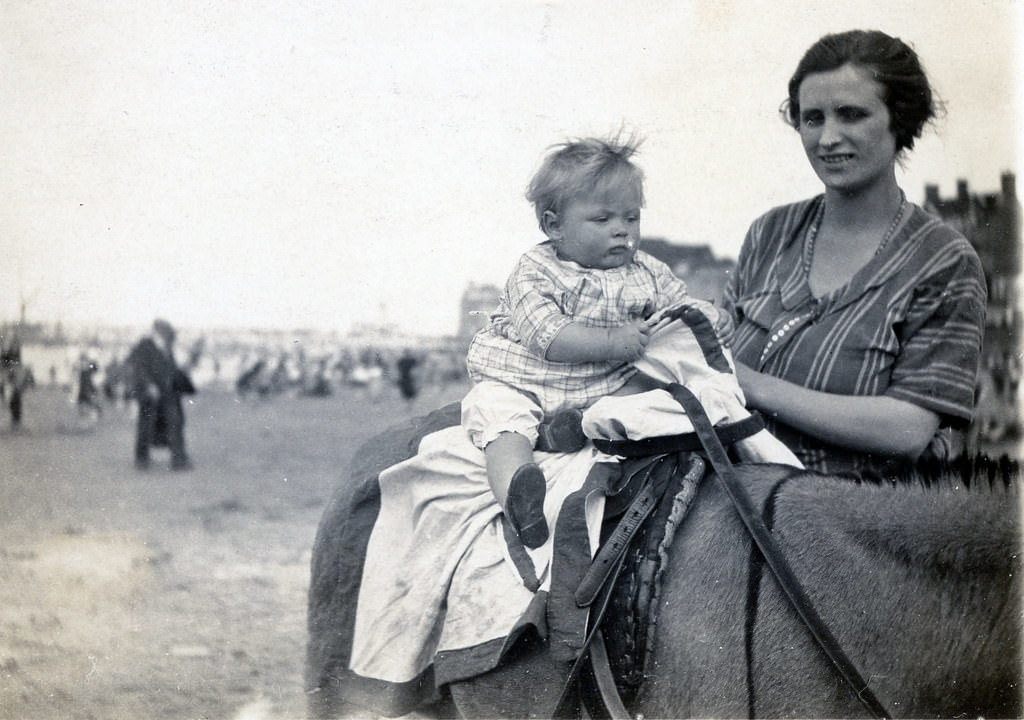 Historical Photos of People Enjoying Donkey Rides on the Beach from the Early 20th Century