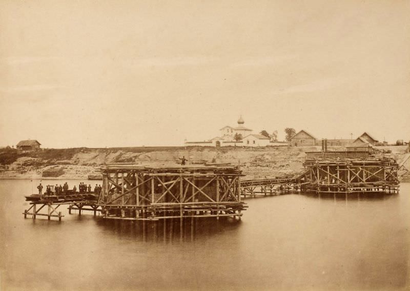 Railway bridge over the Velikaya River (Riga Bridge), construction of the pillars, August 26, 1886
