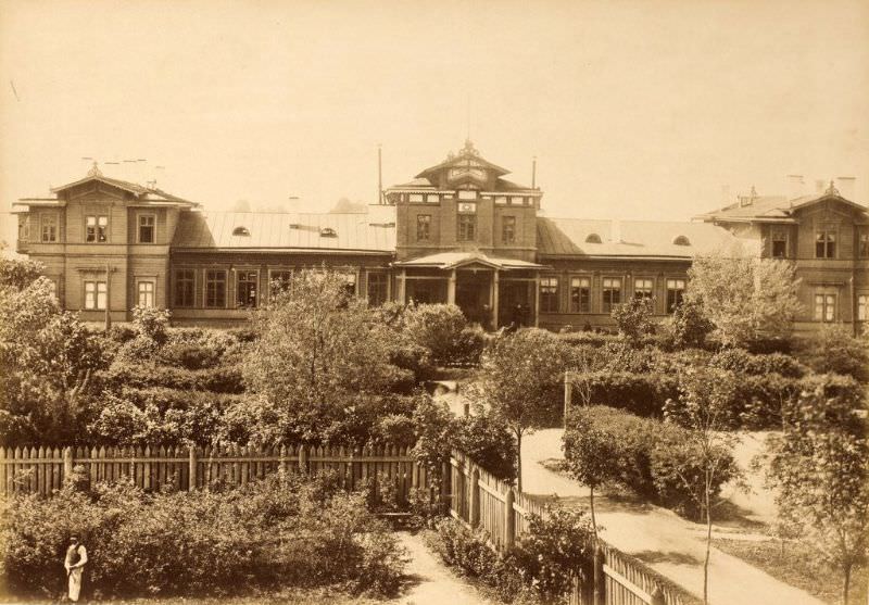 Tartu train station, street side view, July 23, 1889