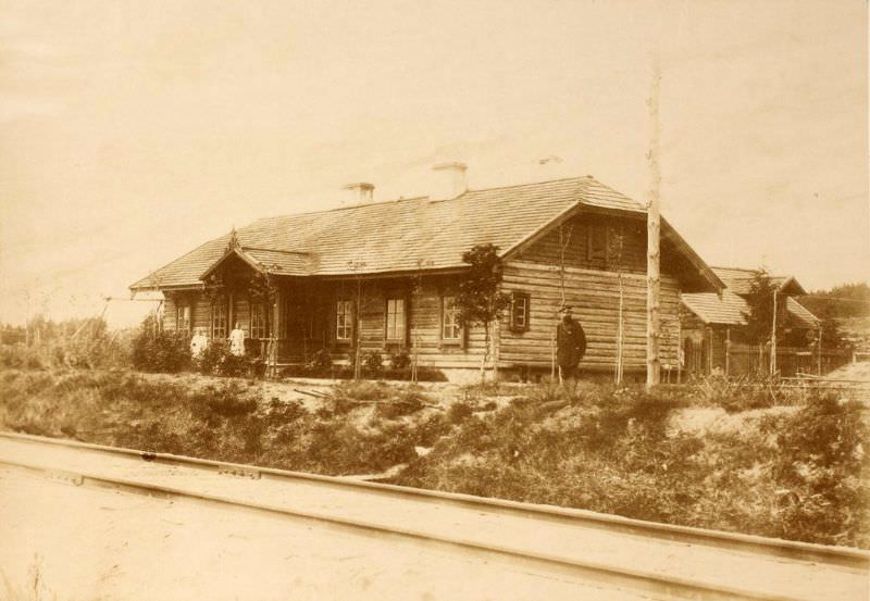 The large railroad workers house by Ieriķi, June 13, 1889