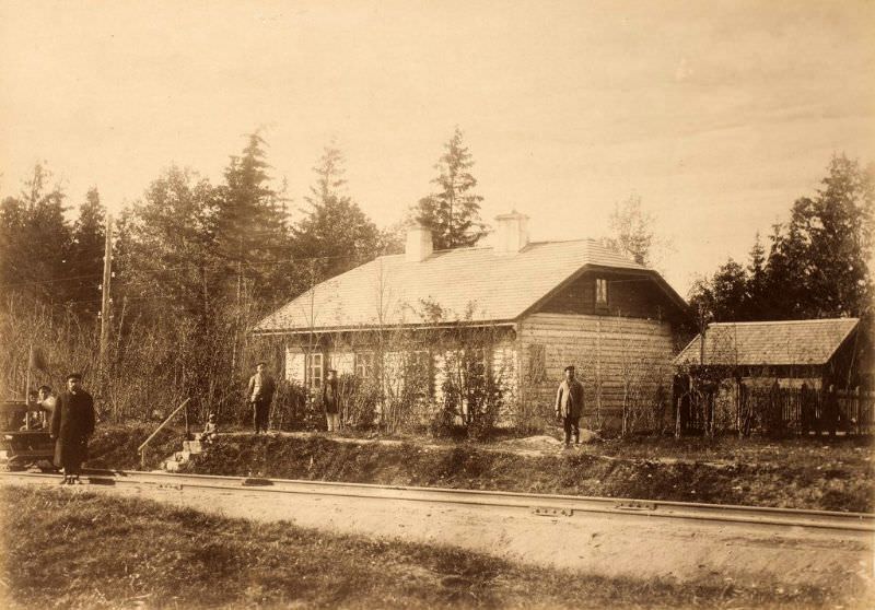 The small railroad workers house by the Ozol tavern (Ozolkrogs), September 12, 1889