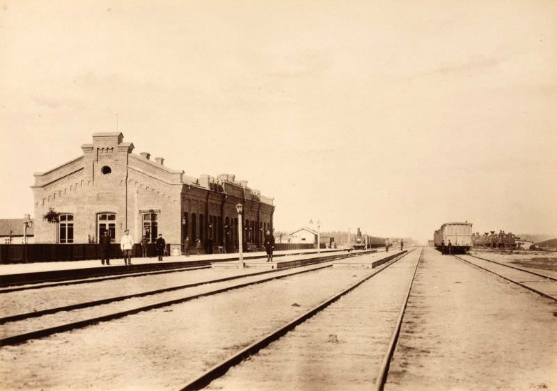 Valga train station, rail side view, August 30, 1890