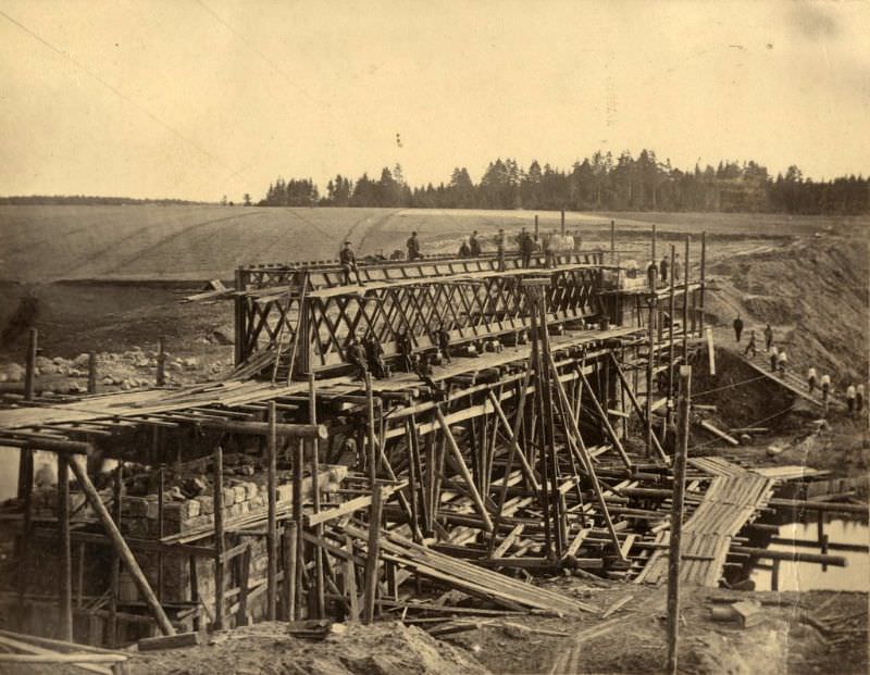 Railway bridge over the Väike Emajõgi River during construction, September 1, 1887
