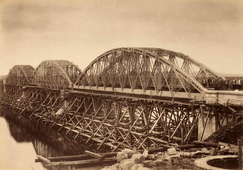 Railway bridge over the Velikaya River (Riga Bridge), construction of the deck, July 21, 1888