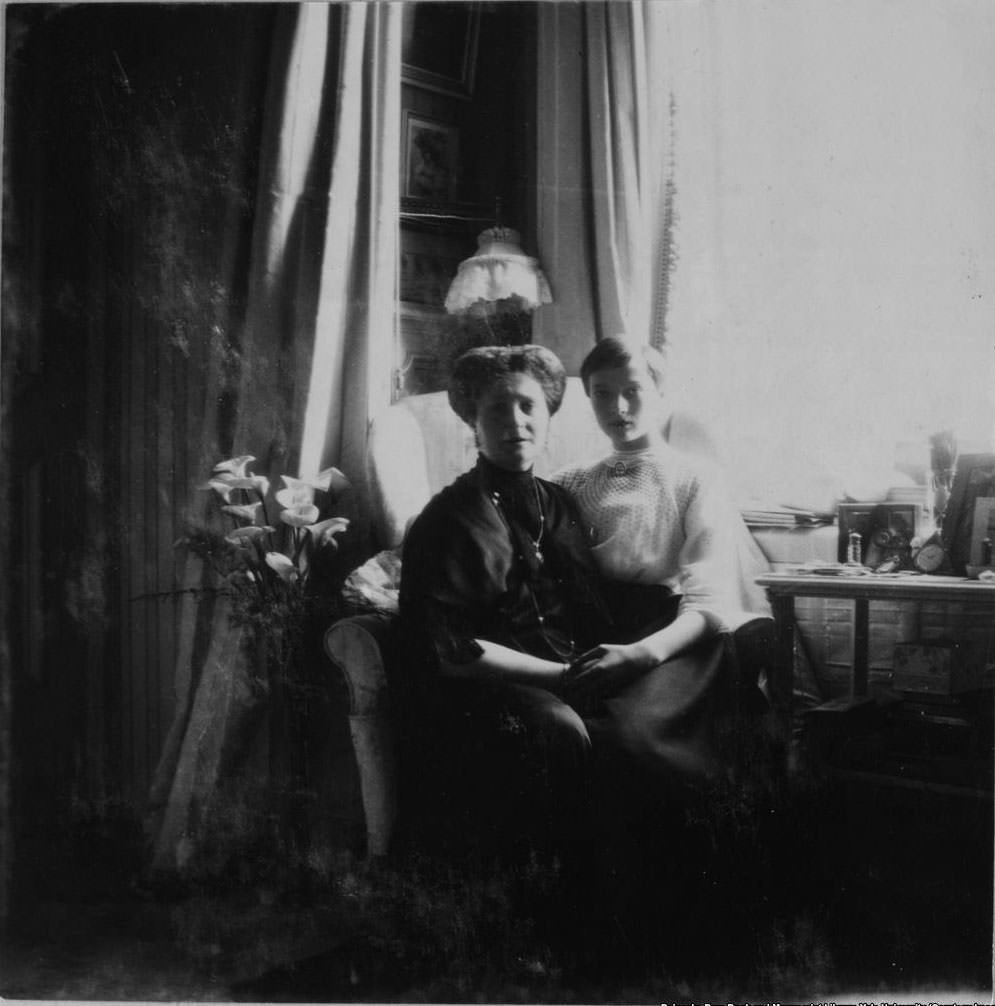 Empress Aleksandra and her daughter, Grand Duchess Tatyana. The two were said to be especially close.