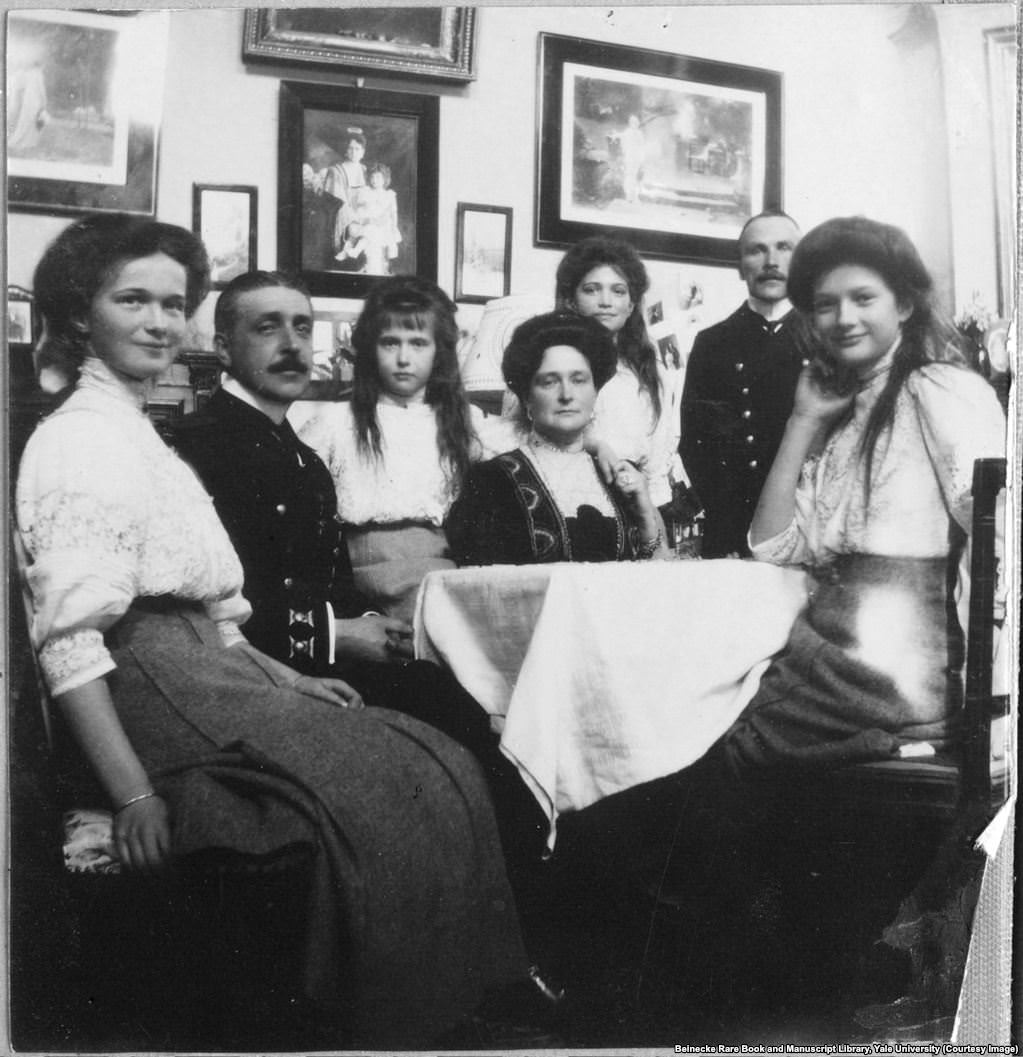 The grand duchesses with their mother and two officers.