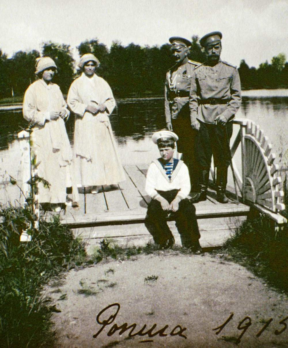 Olga, Tatiana, Alexei, an unidentified man and Tsar Nicholas II in Rospha, Russia.