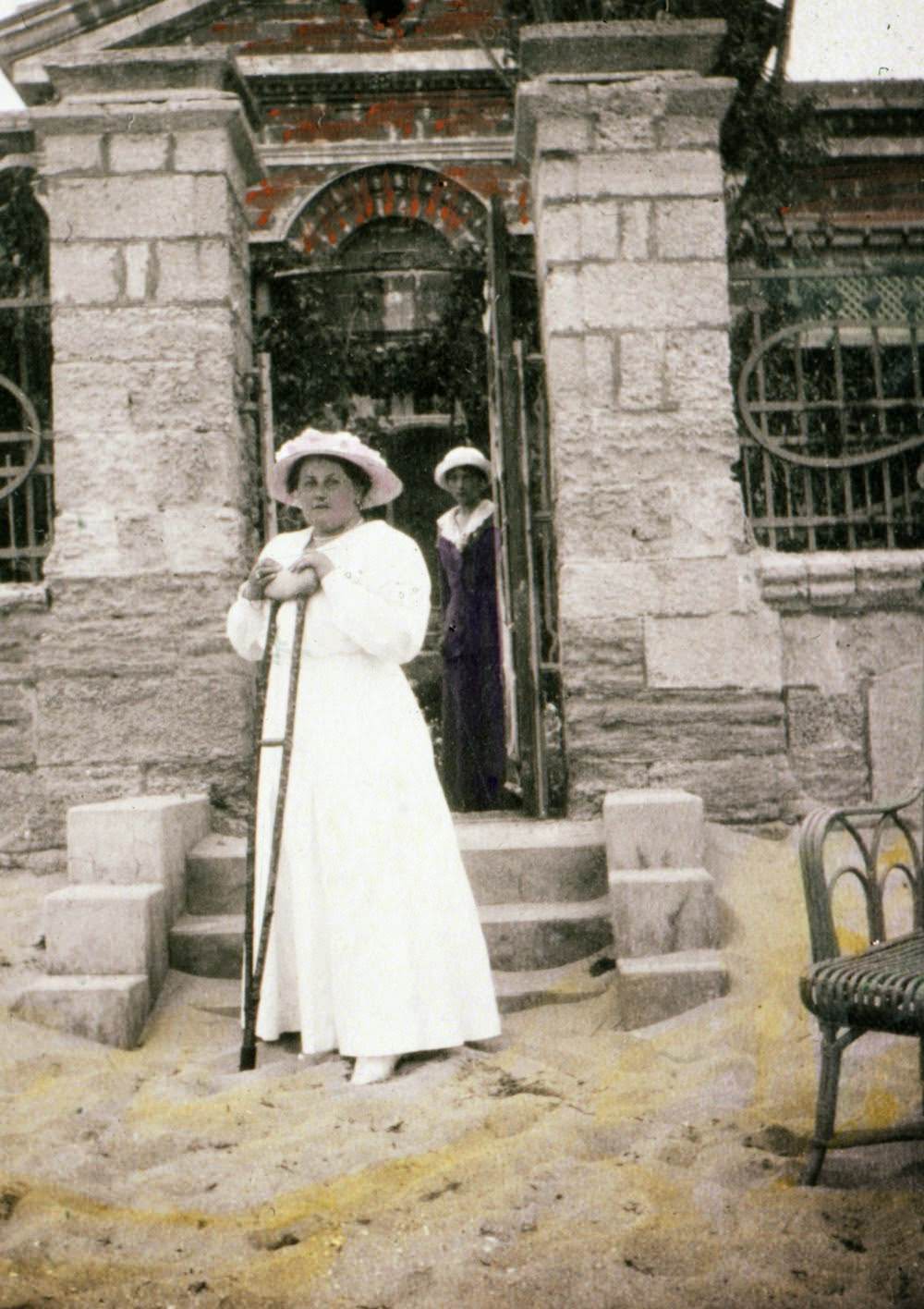 Anna Virubova, best friend and confidante of Tsarina Alexandra Feodorovna, and Olga Romanov.