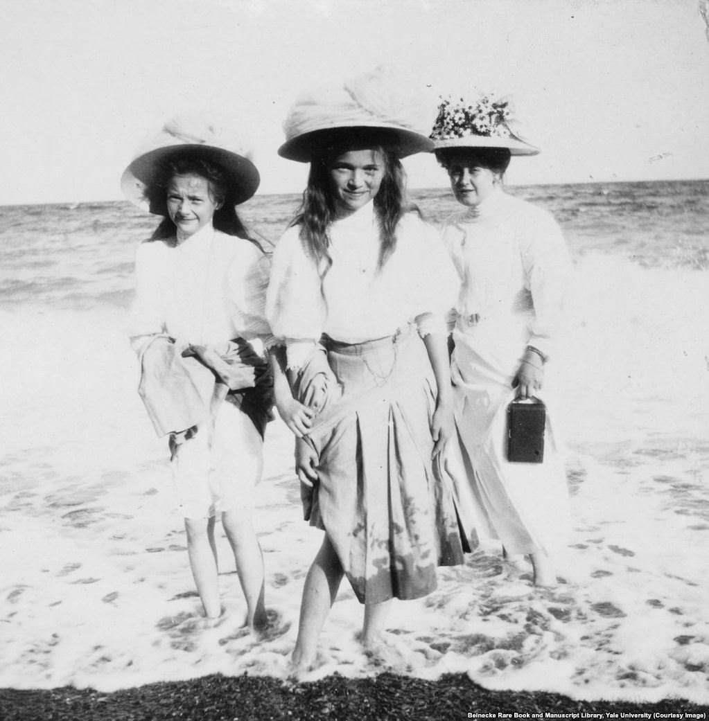 Anna Vyrubova (right) wading at the beach with Grand Duchesses Tatyana and Olga.