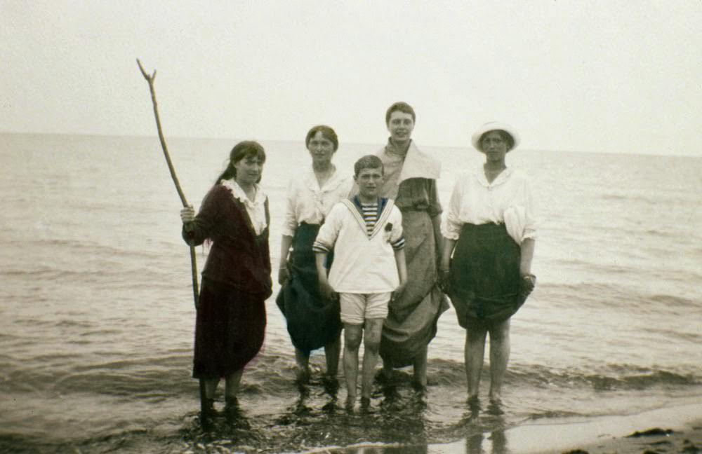 Maria, Olga , Alexei, an unidentified woman and Tatiana Romanov.