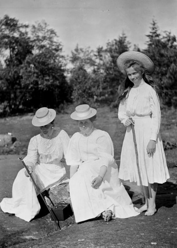 Empress Aleksandra (left) with Anna Vyrubova, and Olga, the eldest of the grand duchesses.