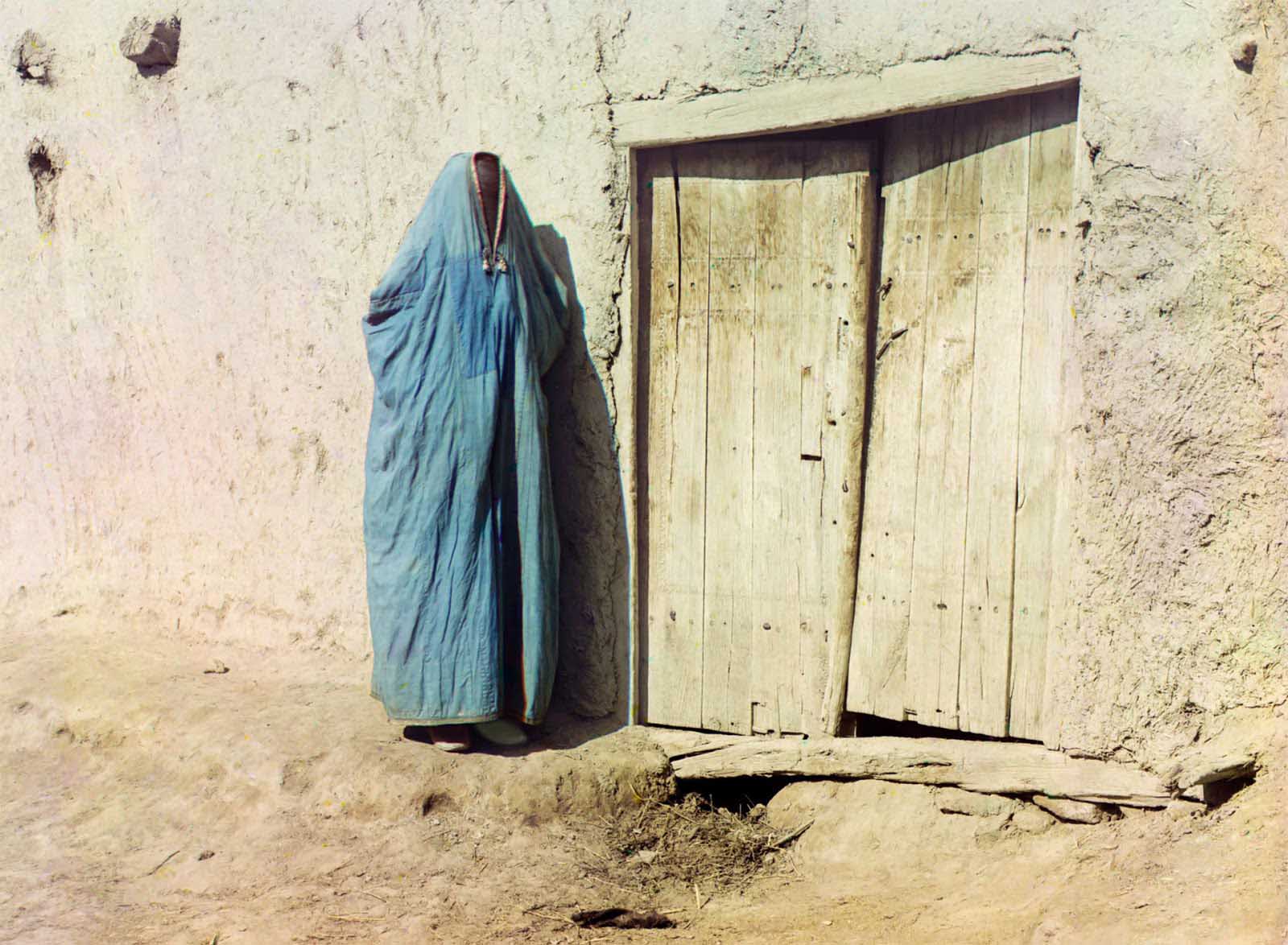 Sart woman in purdah in Samarkand, Uzbekistan, ca. 1910. Until the Russian revolution of 1917, “Sart” was the name for Uzbeks living in Kazakhstan