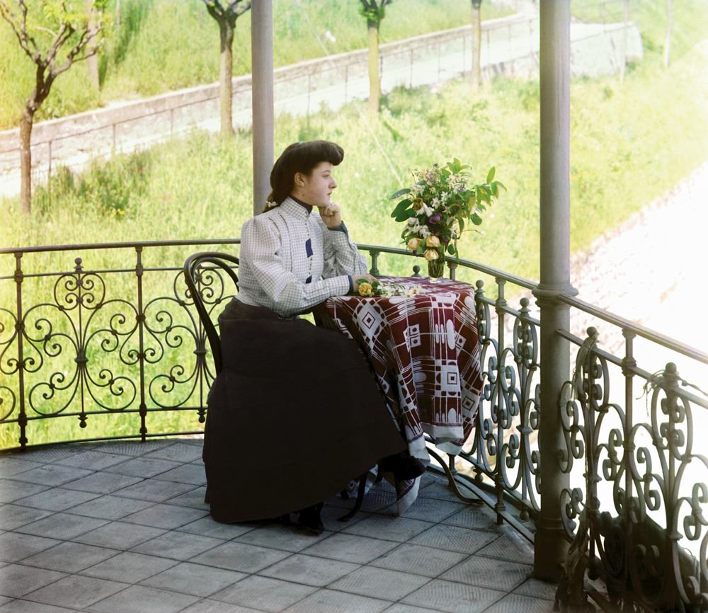 Unknown woman. Presumably Ekaterina, a daughter of Sergey Prokudin-Gorsky, 1908