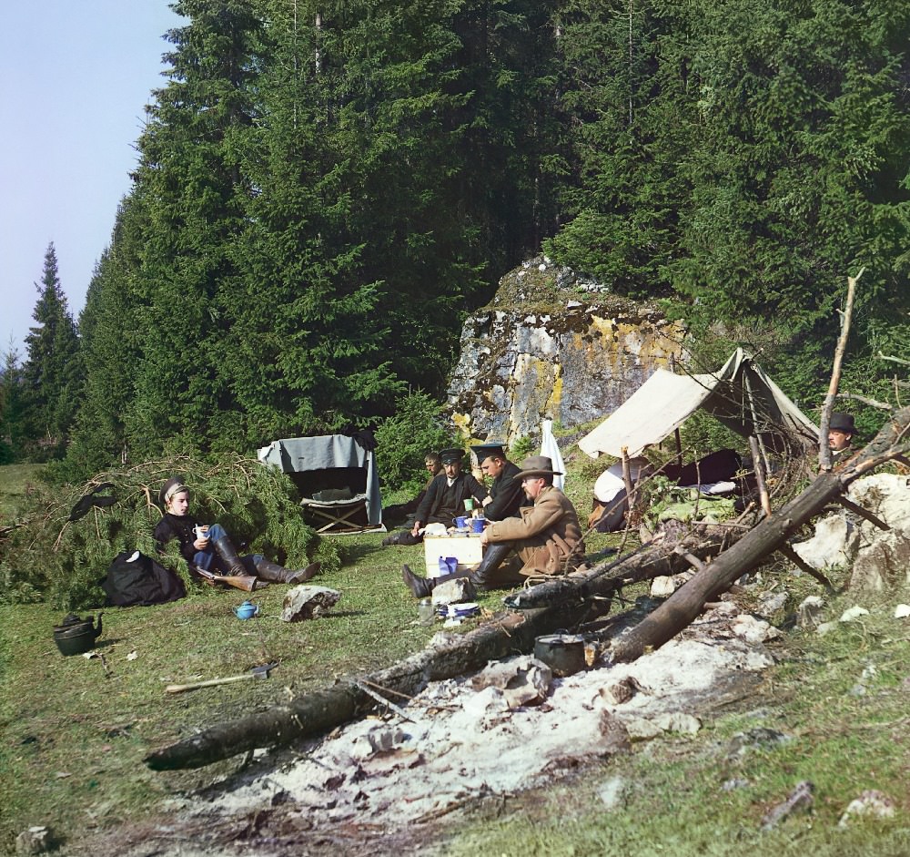 Dmitry (on the left), the oldest son of Sergey Prokudin-Gorsky. Ural, 1912