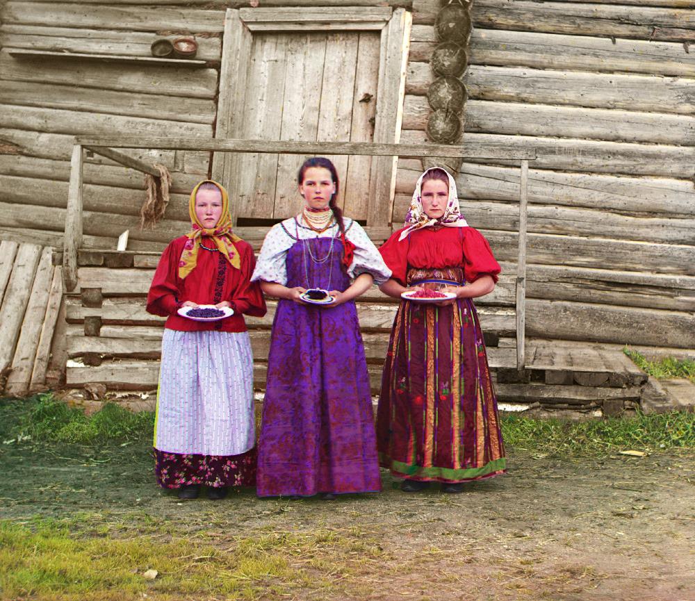 Peasant girls. Topornya, 1909