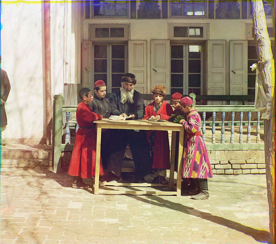 Group of Jewish children with a teacher, ca. 1910s