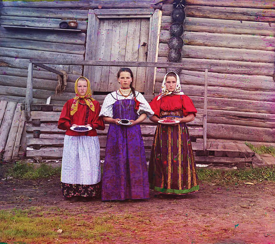 Peasant girls, 1909