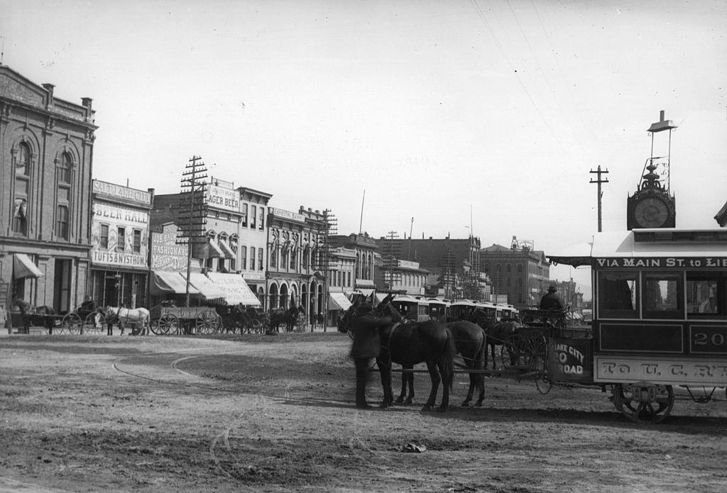 One of the main roads in Salt Lake City, 1900.