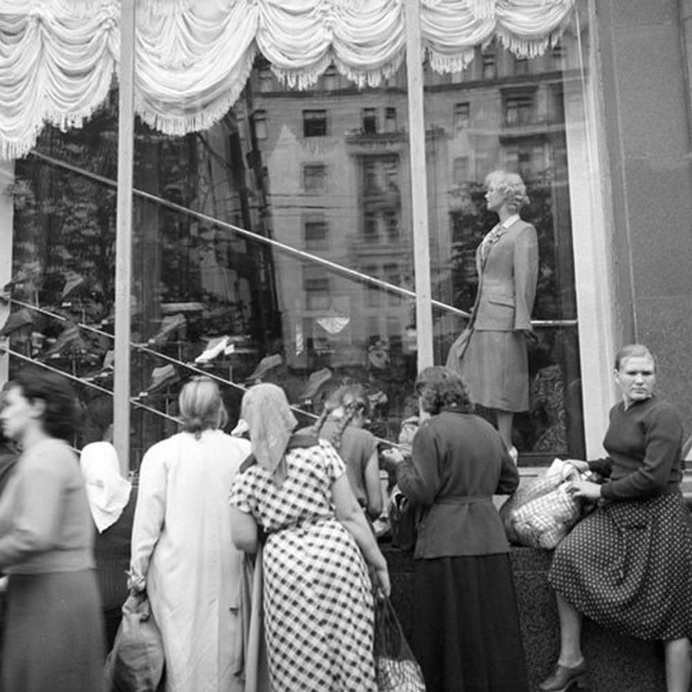 Stunning Photos of Life in the 1950s Soviet Union by German Photographer