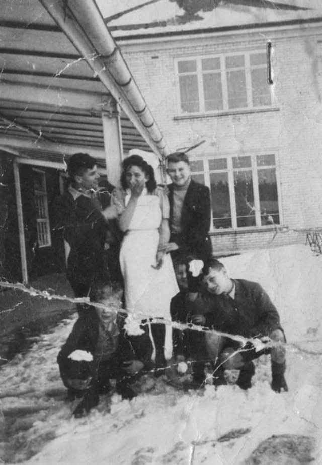 A nurse with five male patients at Stannington Sanatorium, 1946.