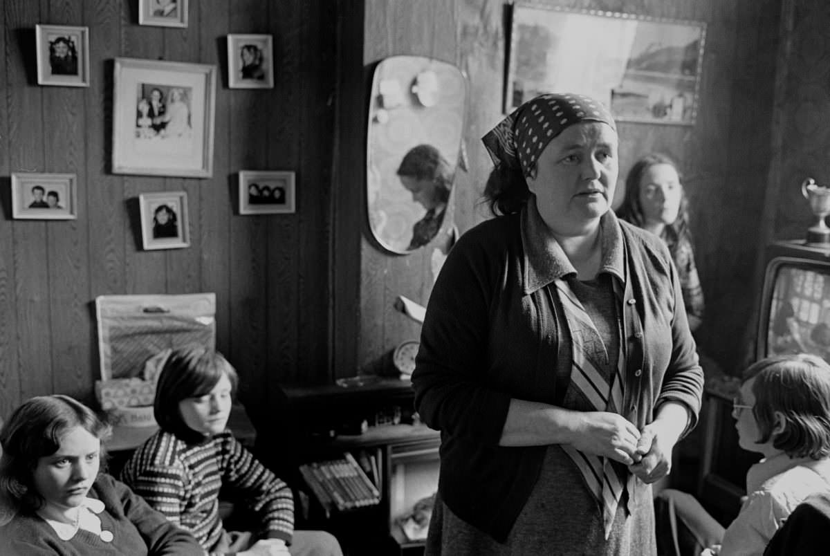 Woman with kids, Northern Ireland, 1978