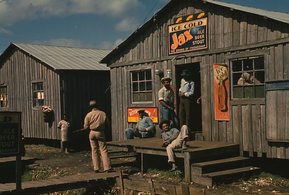 Living quarters and “juke joint” for migratory workers, a slack season; Belle Glade, Fla.