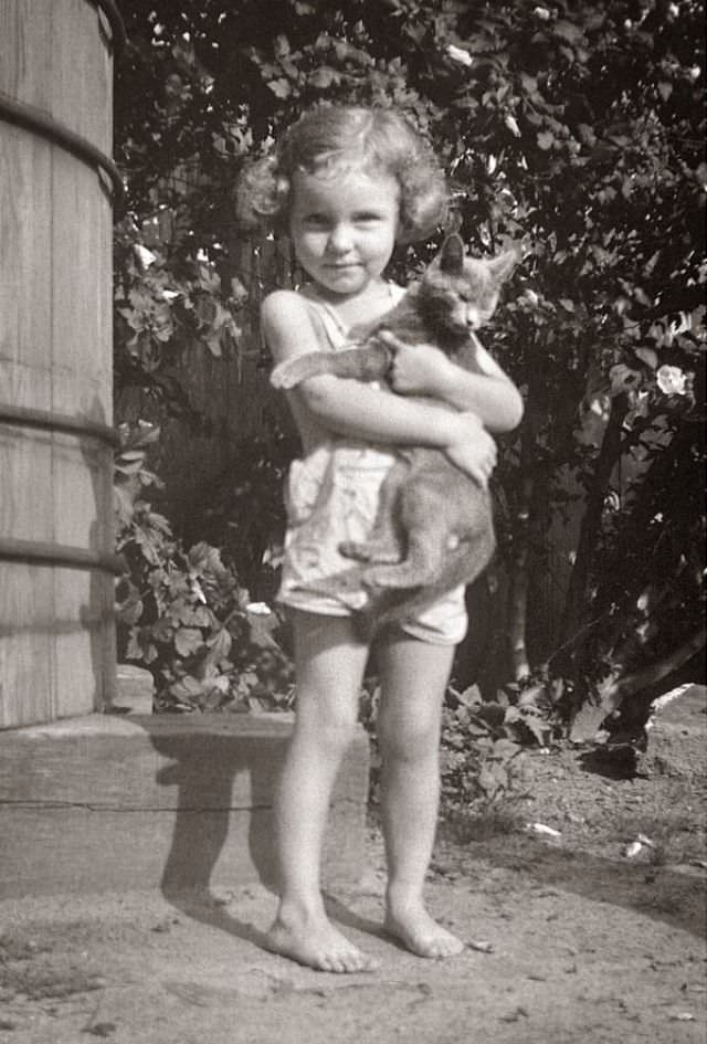 Adorable Vintage Photos of Children With their Beloved Pets