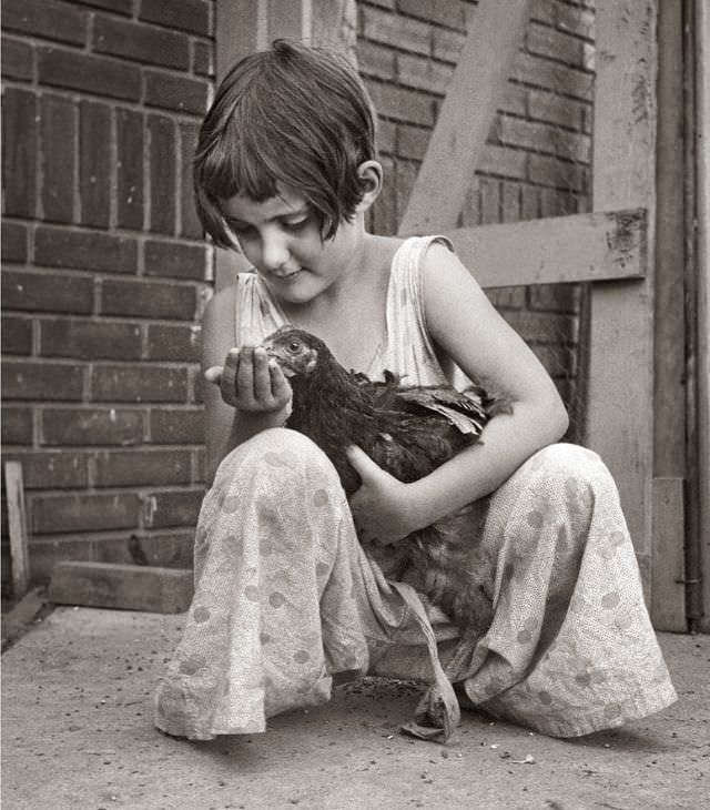 Adorable Vintage Photos of Children With their Beloved Pets