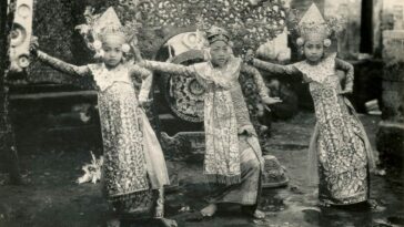 Balinese dancers early 20th century