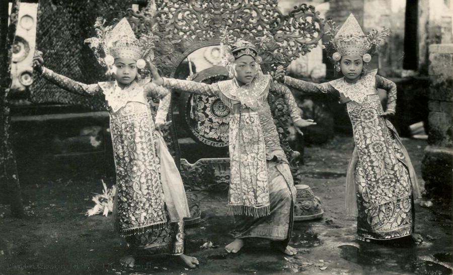 Balinese dancers early 20th century