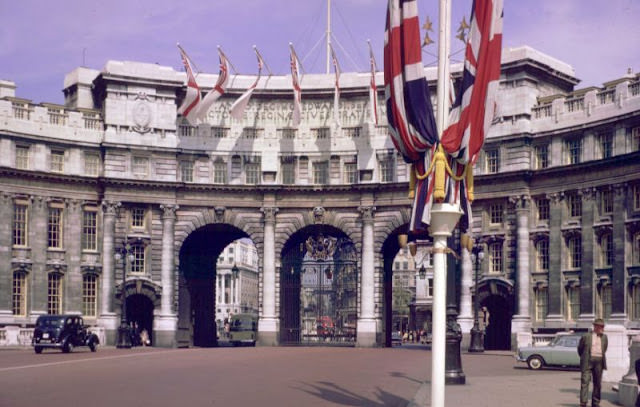 Admiralty Arch, The Mall, 1967