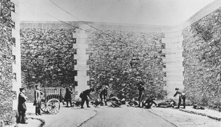 Troops collecting bodies after the Paris Commune, at the end of the Franco-Prussian War.