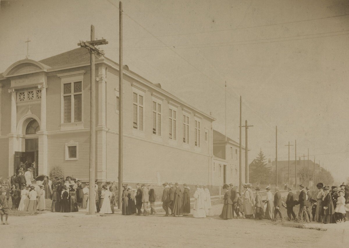 NE Clackamas Street, circa 1905