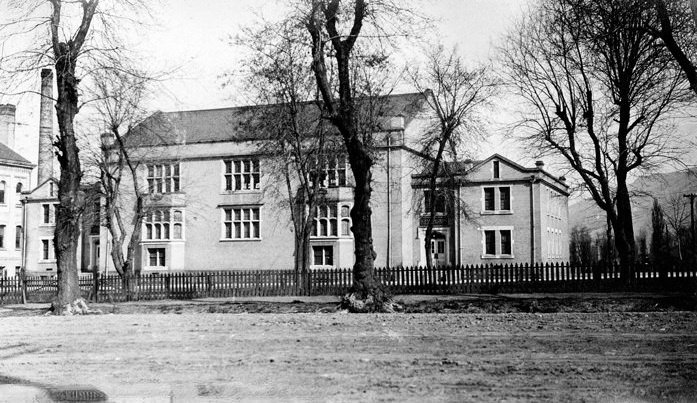 West Side High School, Gymnasium, 1916