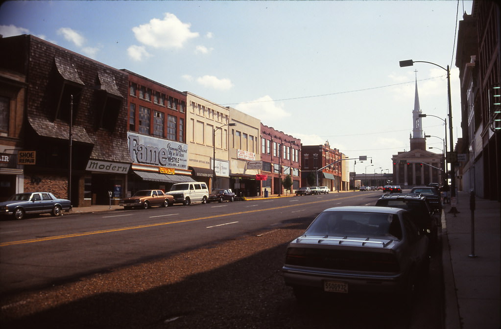 Looking west along Texas Street, Shreveport, 1990s
