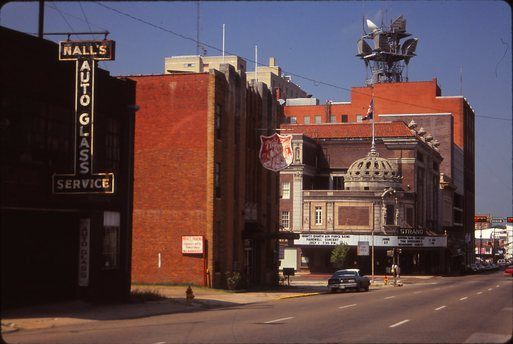 Strand Theater & other Crockett Street buildings, Shreveport, 1990s
