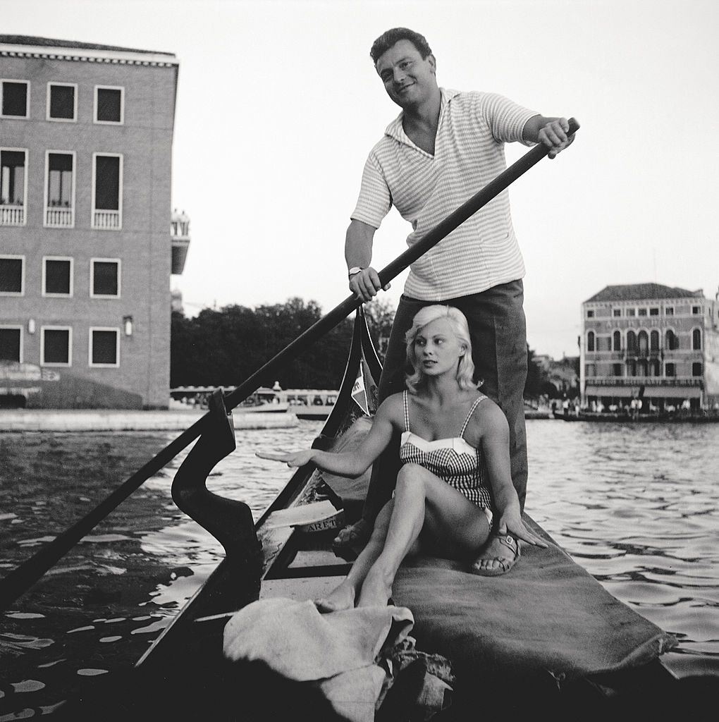 The actress Gina Lollobrigida on thea seashore with lifeguards, during the 17th Venice Intenational Film Festival. Venice (Italy), 1956.