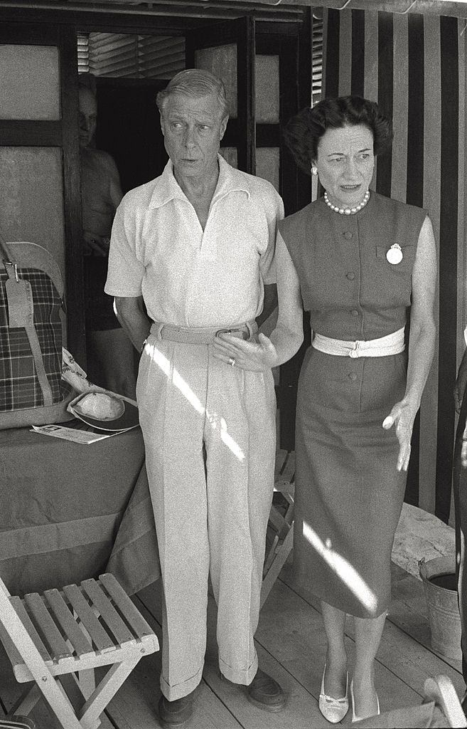 Edward VIII Windsor and Wallis Simpson, the Duke and Duchess of Windsor, on beach, during the 17th Venice Intenational Film Festival.