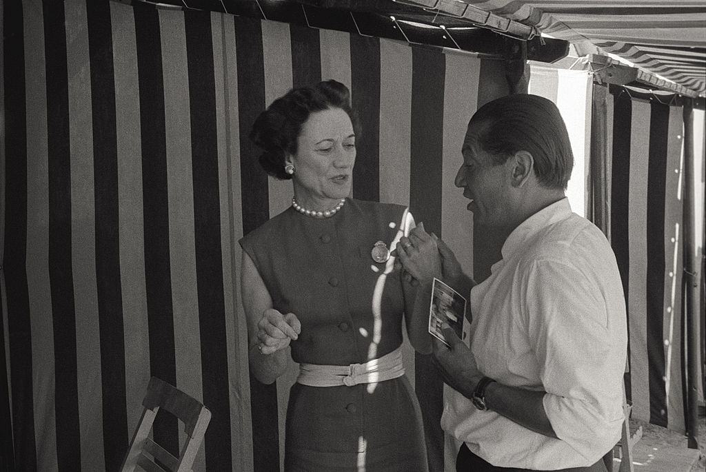 Wallis Simpson, wife of Edward VIII Windsor and Duchess of Windsor, making conversation on beach, during the 17th Venice Intenational Film Festival.