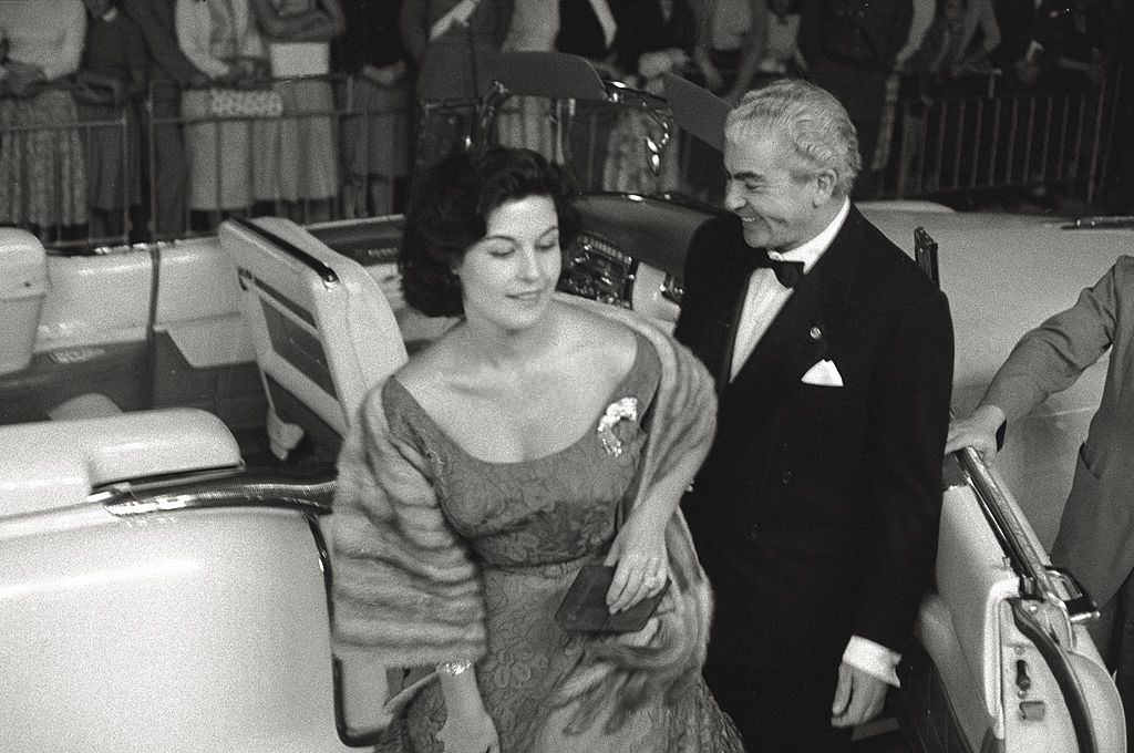 A lady wearing an elegant robe get out of a limousine, during the 17th Venice Intenational Film Festival.