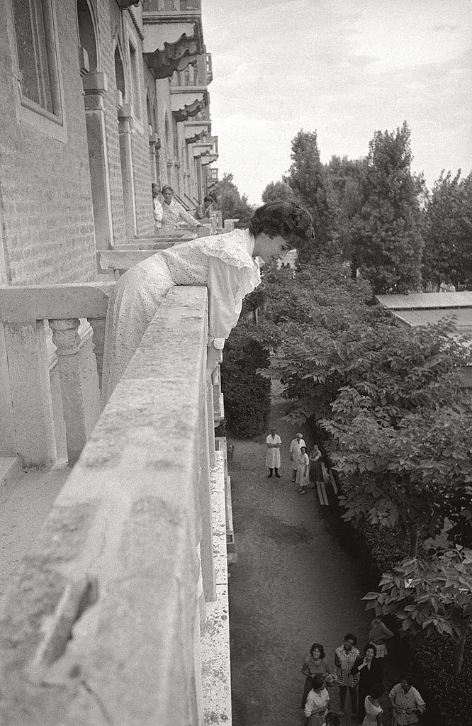 The actress Gina Lollobrigida leans toward her admirers from a terrace of a hotel room, during the 17th Venice Intenational Film Festival.