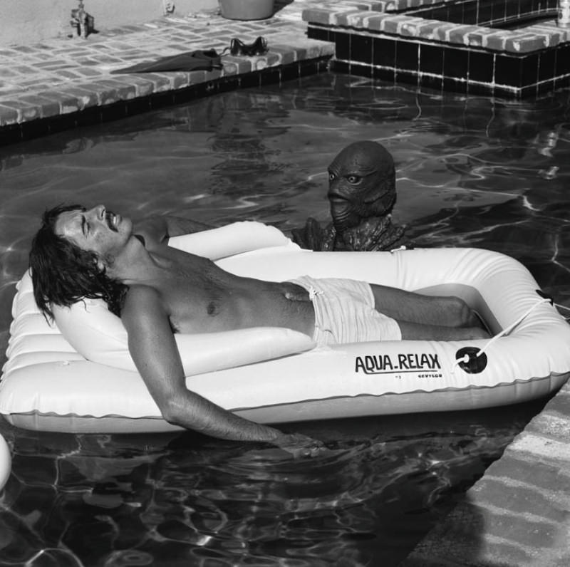 Alice Cooper Having Fun at the Pool with his Family in Los Angeles, 1975