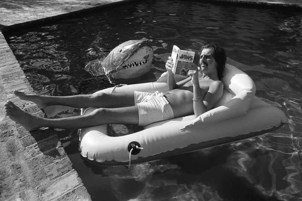 Alice Cooper Having Fun at the Pool with his Family in Los Angeles, 1975