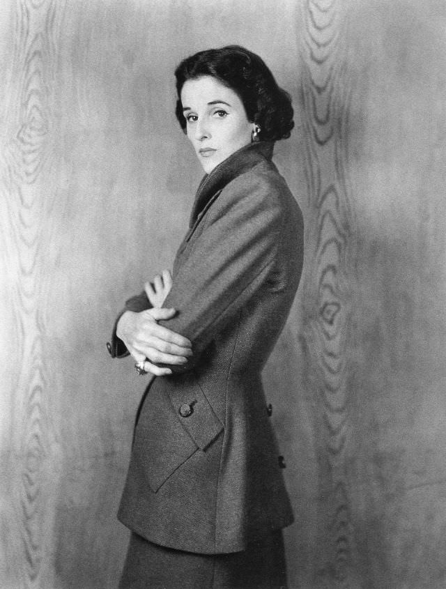 Babe Paley Cushing Mortimer Paley wearing suit by Digby Morton, August 1946