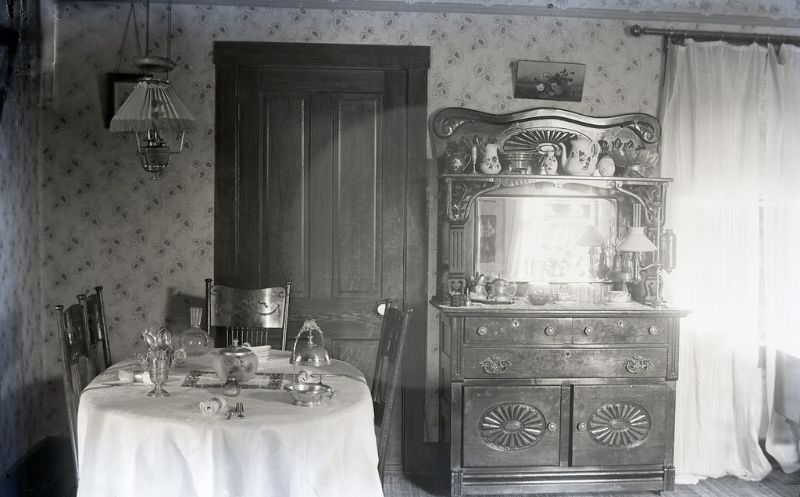 Horack house, dining area with a dining table and buffet to the right, 1887-1889