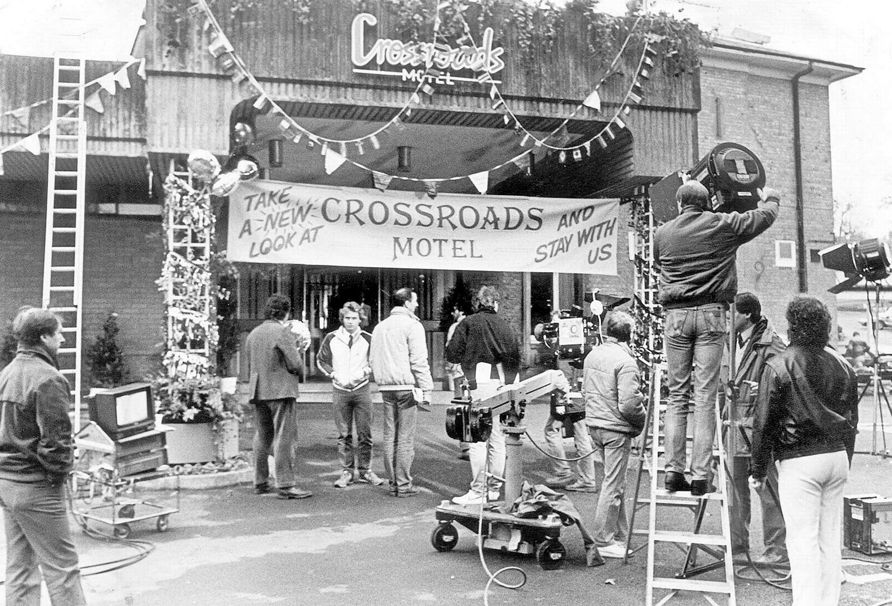 Penns Hall Hotel in Penns Lane, Walmley, being set up as the Crossroads Motel for filming, 24th May 1985.