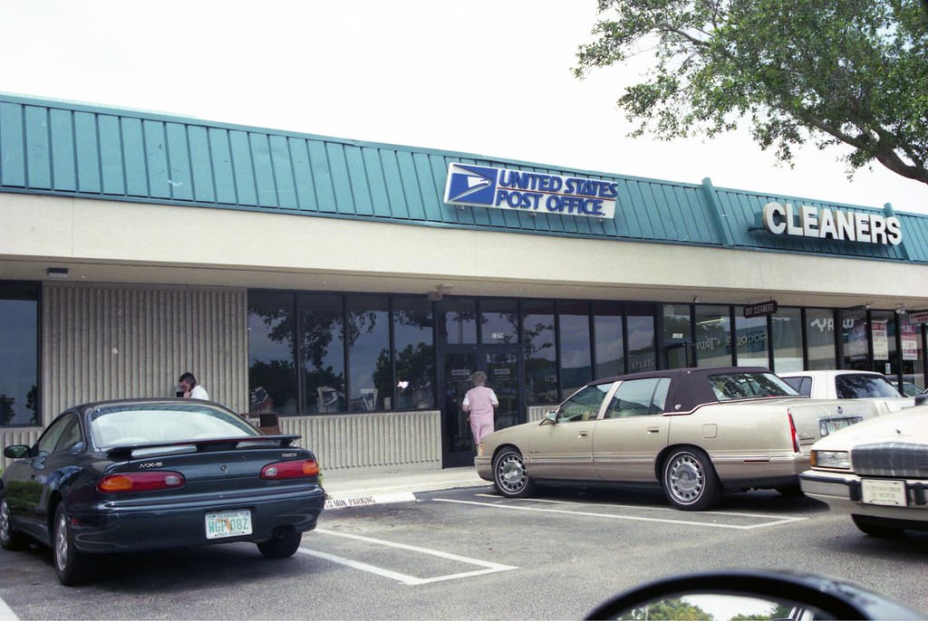 West Palmetto Park Station post office, Boca Raton, 1998.